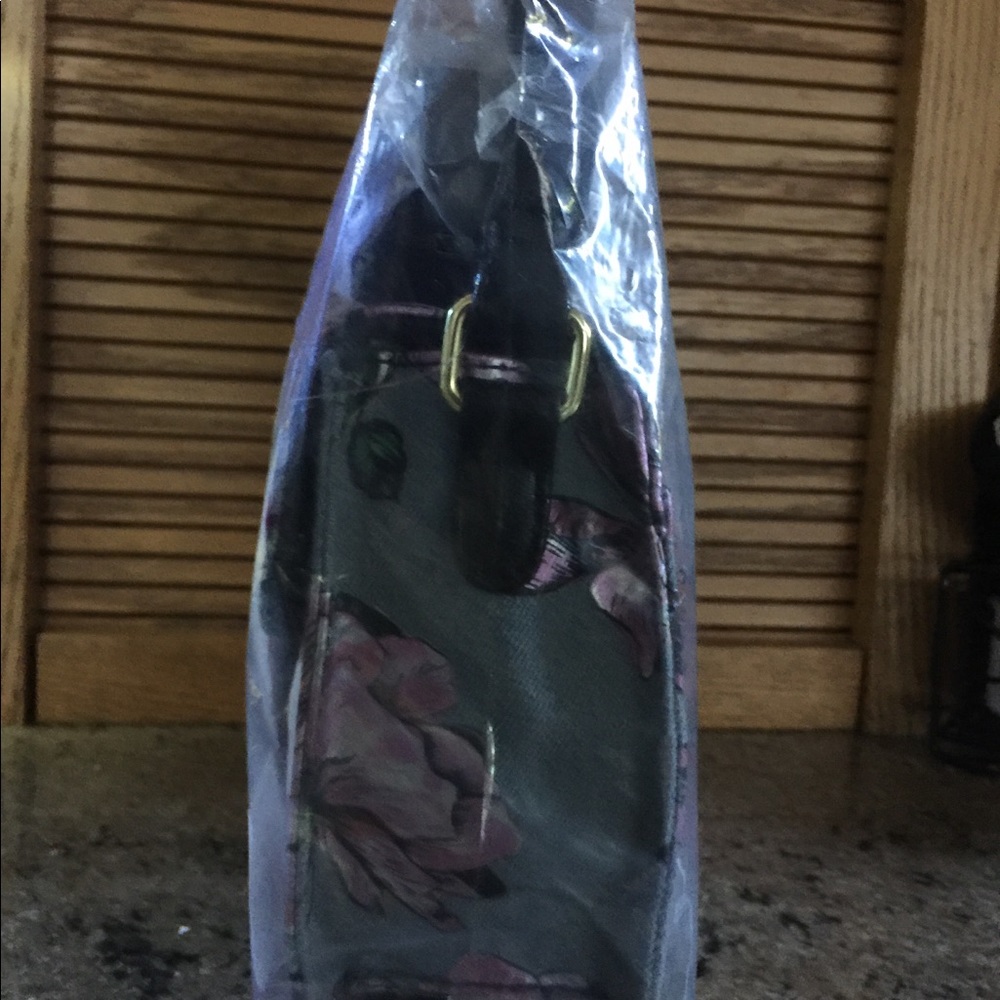 Betsey Johnson Phone Bag GREAT GIFT New in Package - Picture 5 of 5